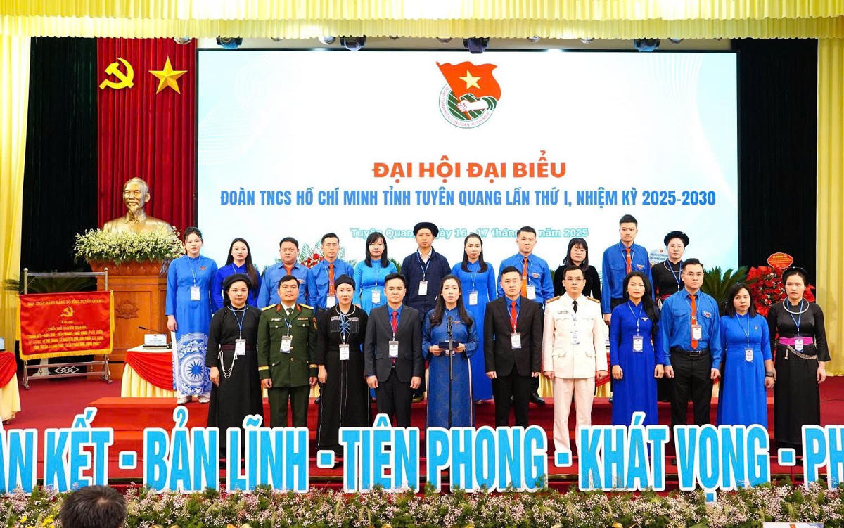 Ban Chấp hành Tỉnh đoàn Tuyên Quang khóa I, nhiệm kỳ 2025-2030 ra mắt Đại hội. Ảnh: Đ.S.