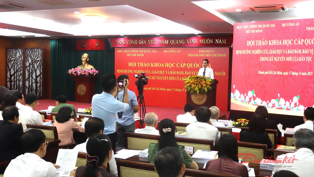 Hội thảo khoa học cấp quốc gia về quyền con người. Ảnh: Hồng Phúc.