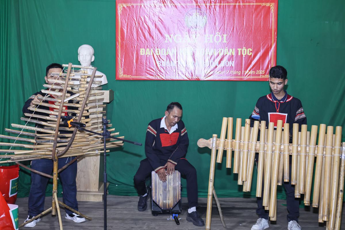 Tiết mục văn nghệ đặc sắc tại ngày hội. Ảnh: Quang Vinh.