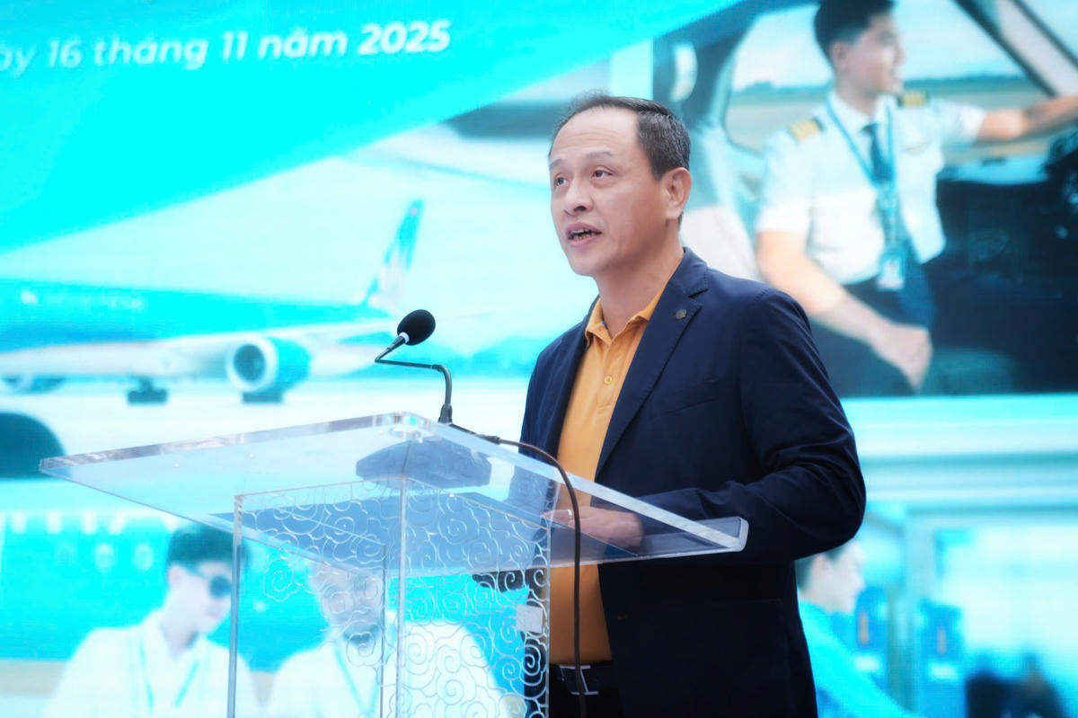Tổng giám đốc Lê Hồng Hà phát biểu khai mạc, khẳng định chiến lược phát triển nguồn nhân lực bền vững, nhấn mạnh người lao động là tài sản quý giá nhất và Vietnam Airlines luôn sẵn sàng đồng hành cùng thế hệ trẻ Việt Nam trên hành trình tìm kiếm cơ hội mới.
