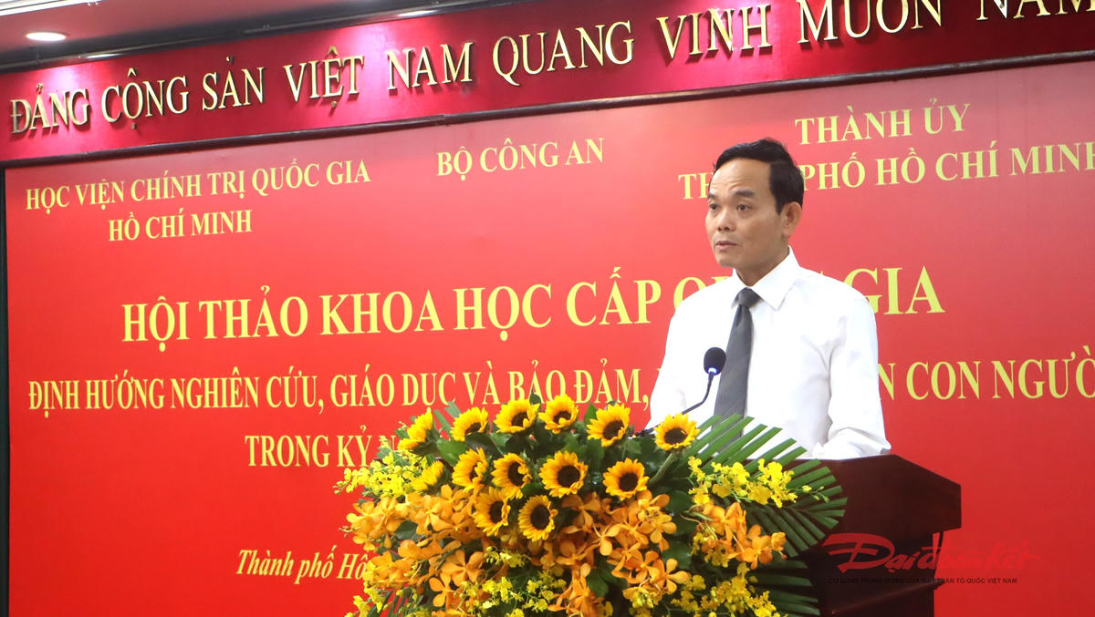 Ông Trần Lưu Quang, Bí thư Thành uỷ TP Hồ Chí Minh phát biểu đề dẫn hội thảo. Ảnh: Hồng Phúc.