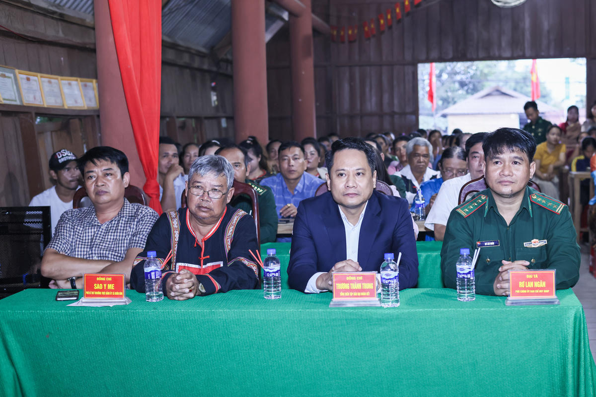 Các đại biểu về dự ngày hội. Ảnh: Quang Vinh.