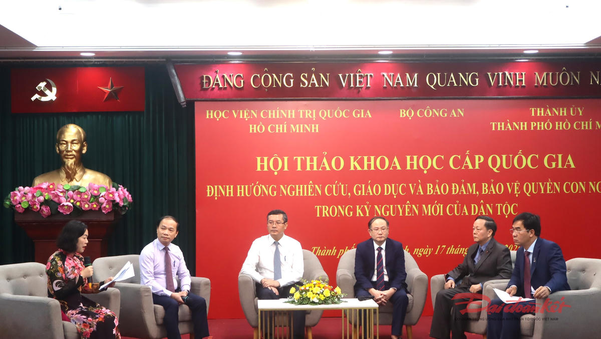 Quang cảnh toạ đàm bàn tròn phiên 1, với chủ đề&nbsp;"Định hướng nghiên cứu, giáo dục về quyền con người trong kỷ nguyên mới của dân tộc. Ảnh: Hồng Phúc.