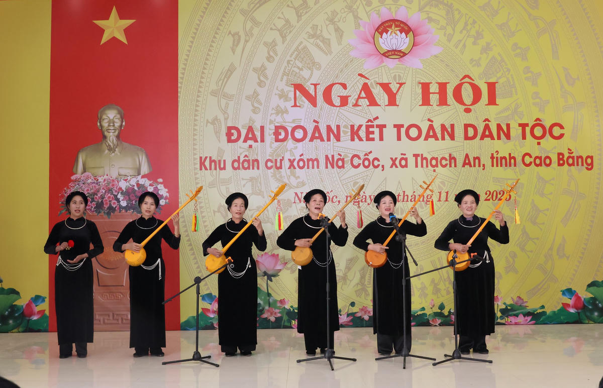 Biểu diễn&nbsp;văn nghệ của người dân khu dân cư Nà Cốc xã Thạch An, tỉnh Cao Bằng tại Ngày hội Đại đoàn kết toàn dân tộc.	 Ảnh: VGP/Gia Huy

