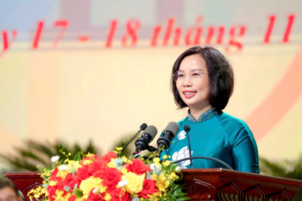 Ủy viên Ban Thường vụ Thành ủy, Chủ tịch Ủy ban MTTQ Việt Nam thành phố Hà Nội Bùi Huyền Mai phát biểu khai mạc Đại hội.