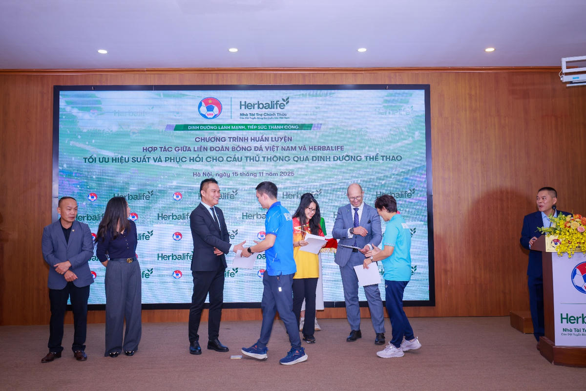 Herbalife Việt Nam đồng hành cùng Liên đoàn Bóng đá Việt Nam về dinh dưỡng thể thao