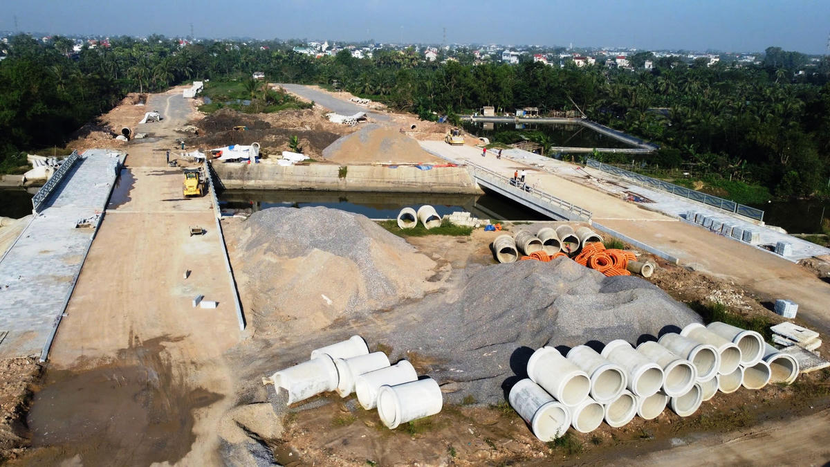 Dự án tuyến đường trục cảnh quan Thanh Hóa - Sầm Sơn có tổng chiều dài hơn 2,3km với mức đầu tư hơn 631 tỷ đồng. Ảnh: Nguyễn Chung.