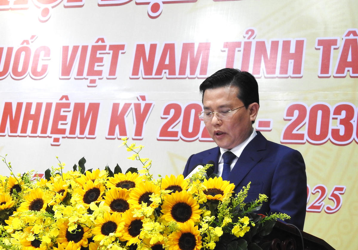 Ông Nguyễn Thanh Hải, Chủ tịch Uỷ ban Mặt trận Tổ quốc Việt Nam tỉnh Tây Ninh phát biểu tại Đại hội. Ảnh: Đ.Xá.