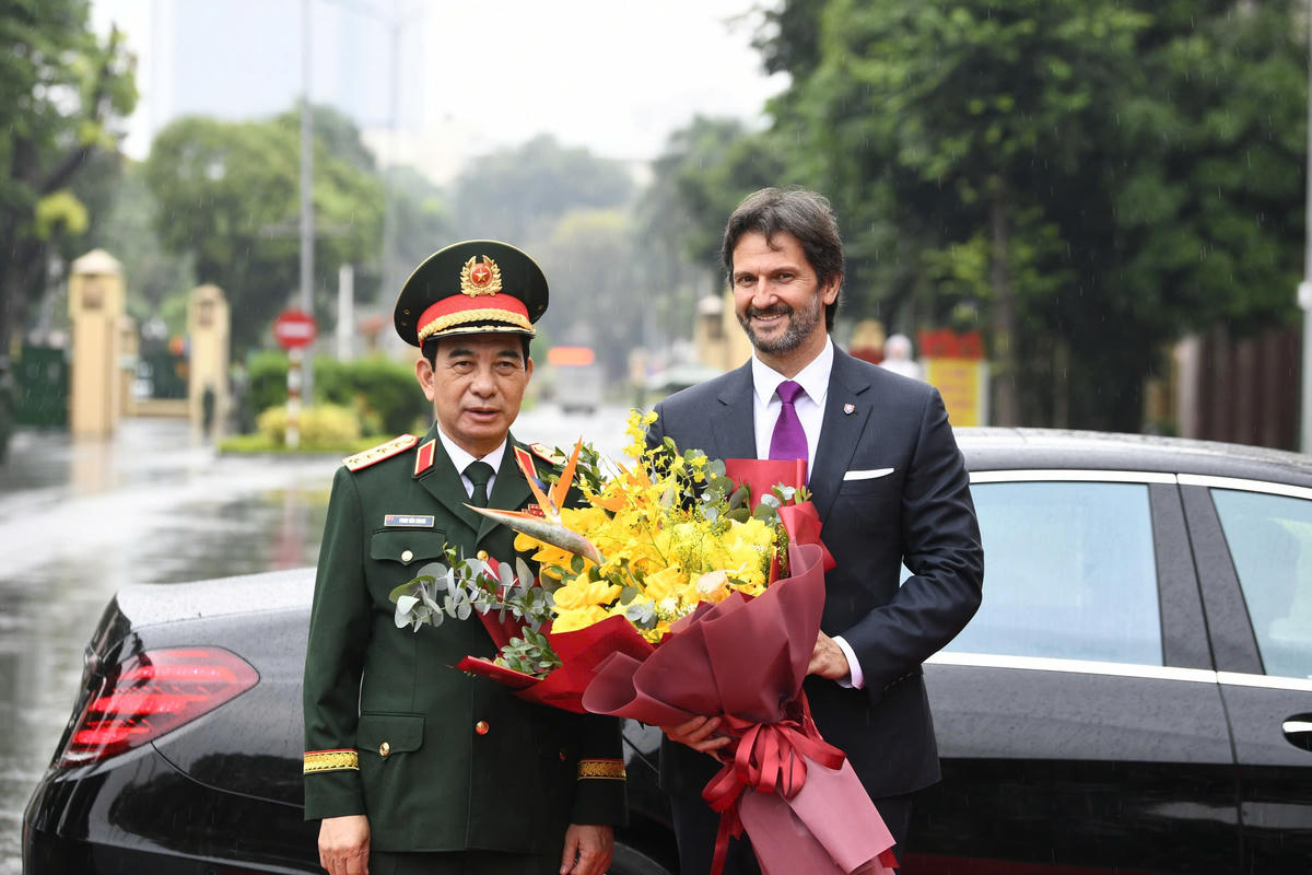 Đại tướng Phan Văn Giang và&nbsp;Phó Thủ tướng, Bộ trưởng Bộ Quốc phòng&nbsp;Slovakia Robert Kalinak. Ảnh: Tuấn Huy.