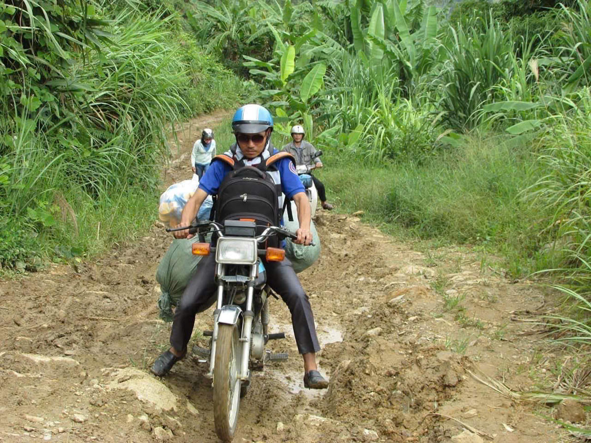 Thầy Vỹ cùng hành trình bền bỉ vì học sinh vùng cao. Ảnh: NVCC