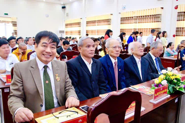 Các Phó Chủ tịch Uỷ ban MTTQ Việt Nam tỉnh Quảng Nam các thời kỳ dự Lễ kỷ niệm. Ảnh: NVL.