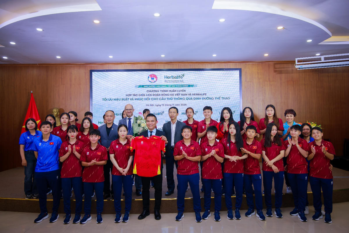 Herbalife Việt Nam phối hợp cùng LĐBĐVN tổ chức đào tạo “Tối ưu hiệu suất và phục hồi cho cầu thủ thông qua dinh dưỡng thể thao” cho các huấn luyện viên bóng đá và chuyên gia thể lực.