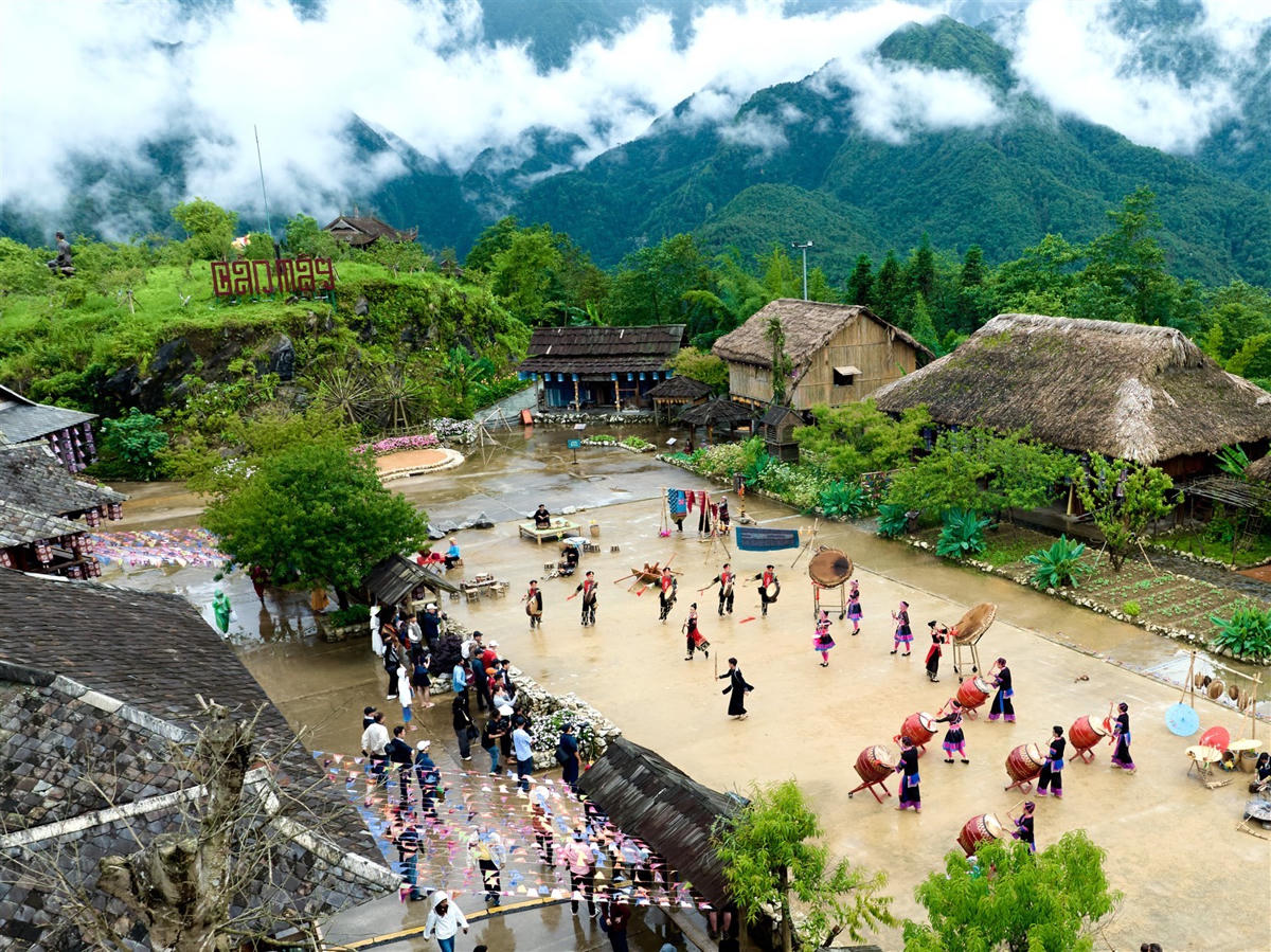 Thưởng thức Show nghệ thuật “Đỉnh thiêng du ký” giữa mây trời đỉnh Fansipan