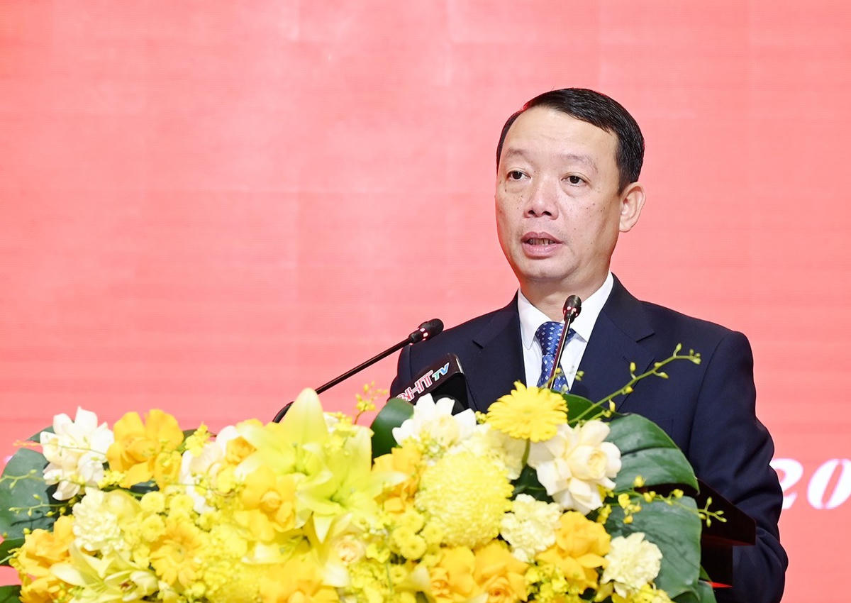 Tân Chủ tịch UBND tỉnh Hà Tĩnh Phan Thiên Định phát biểu nhận nhiệm vụ. Ảnh: BHT.