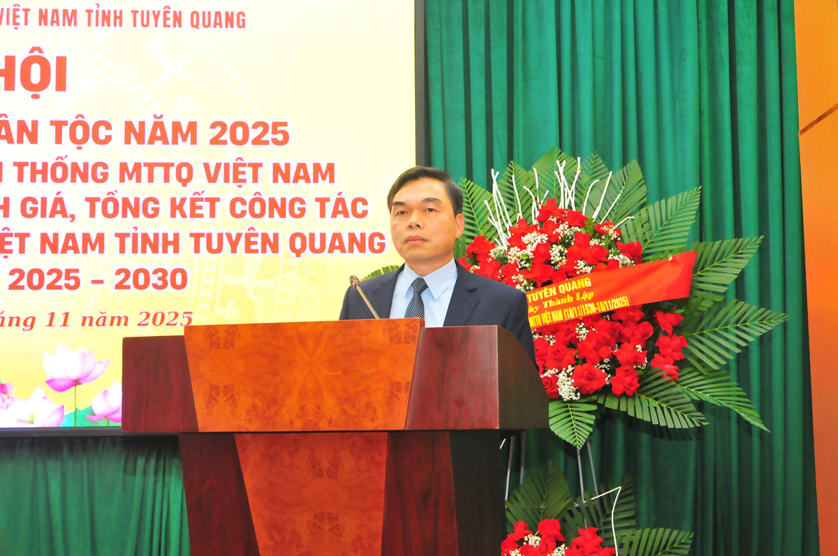 Ông Ma Thế Hồng, Phó Bí thư Tỉnh ủy, Chủ tịch Ủy ban MTTQ Việt Nam tỉnh Tuyên Quang phát biểu tại Ngày hội. Ảnh: Xuân Trường.