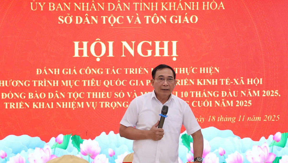 Ông Nguyễn Ngọc Sơn, Phó Giám đốc Sở Dân tộc và Tôn giáo phát biểu tại hội nghị. (ảnh M.P)