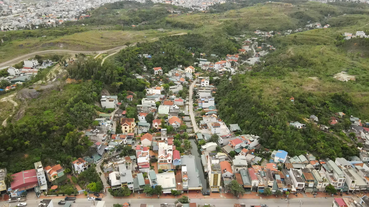 Khu phố Cao Xanh 5 (phường Cao Xanh) có khoảng 350 hộ dân nằm trong quy hoạch dự án Đồi Chè. Ảnh: Ngọc Anh.