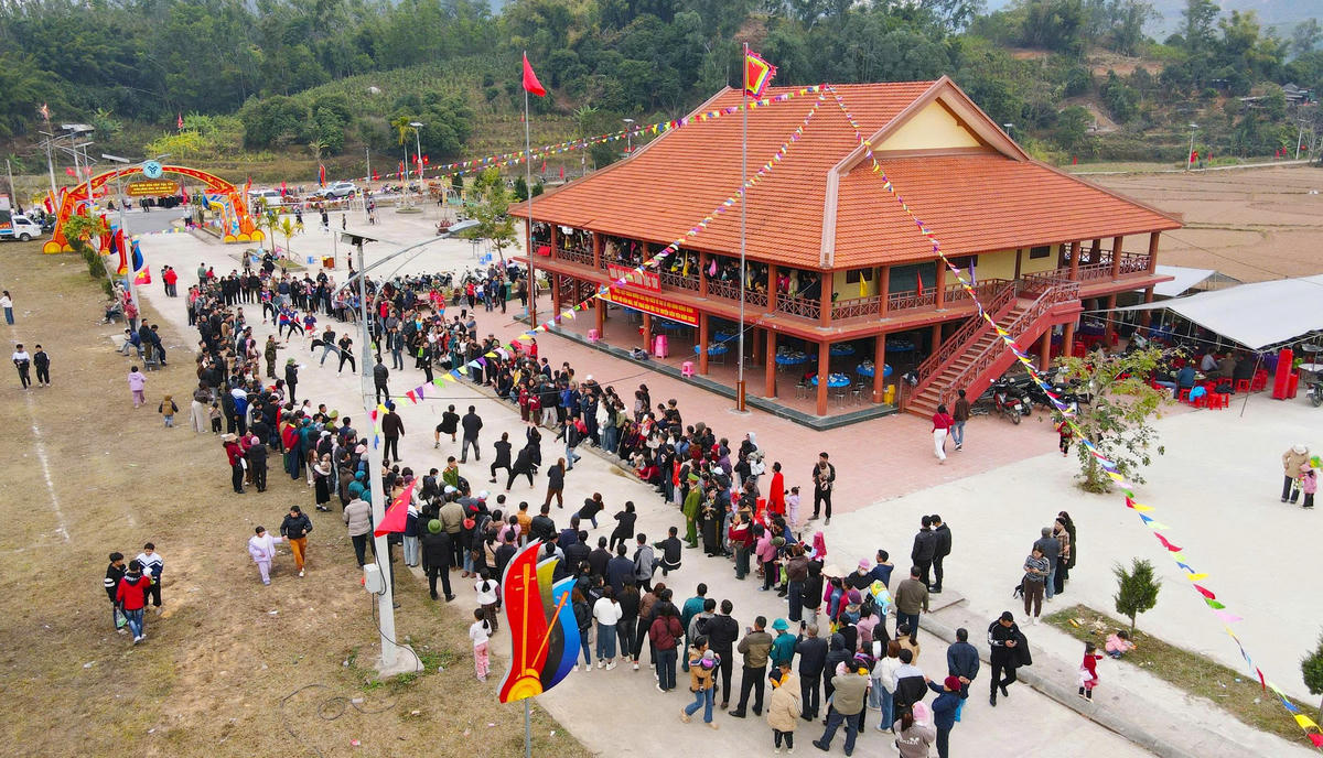 Lễ hội đình Đồng Đình và Ngày hội văn hóa thể thao dân tộc Tày được tổ chức tại Nhà văn hóa dân tộc Tày thôn Đồng Đình. Ảnh: Ngọc Anh