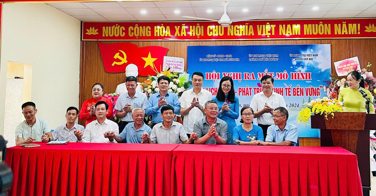 Niềm vui của người dân Cát Hải trong ngày ra mắt mô hình “Du lịch xanh – Phát triển kinh tế bền vững” do chị Liên và chính quyền địa phương khởi xướng. Ảnh: NVCC. 