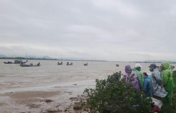 Quảng Trị: Huy động gần 100 người tìm kiếm người đàn ông mất tích khi đi đánh cá trên sông