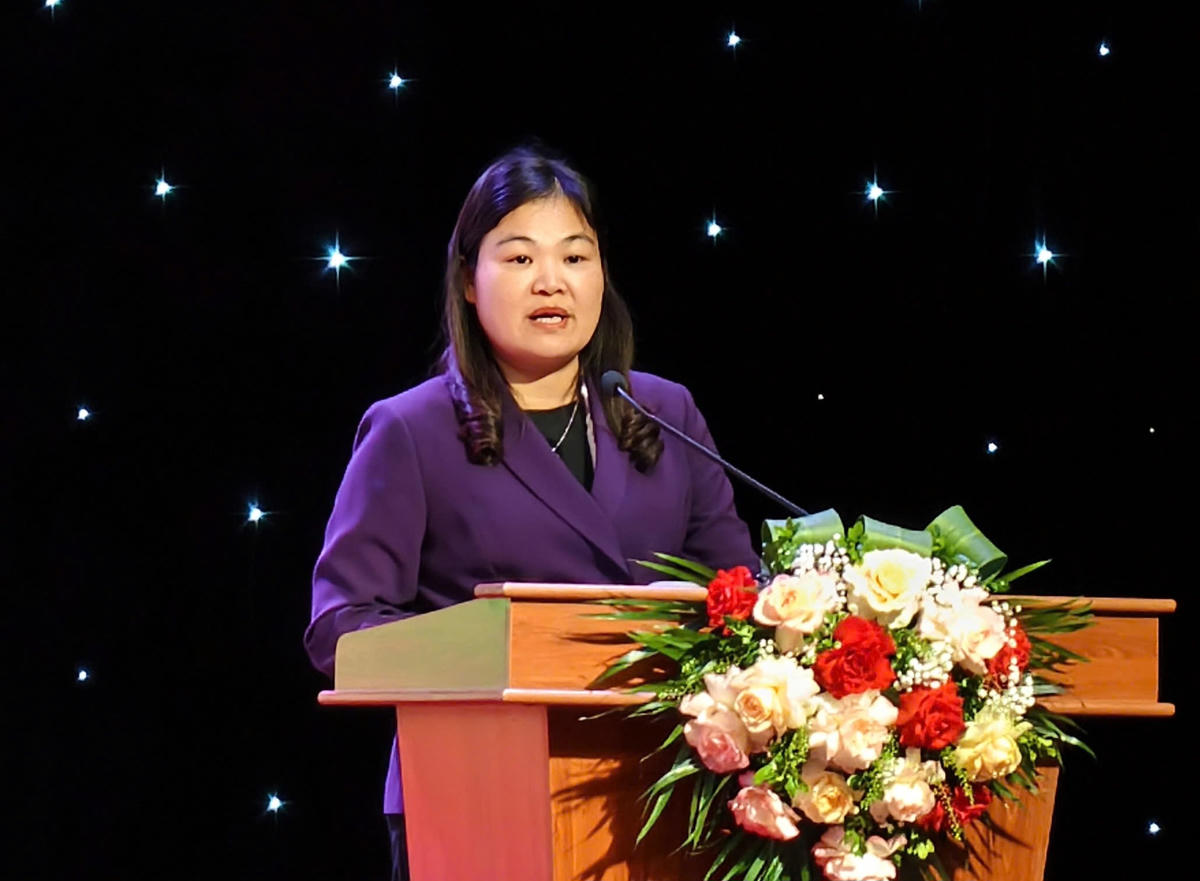 Phó Chủ tịch UBND tỉnh Ninh Bình Hà Lan Anh phát biểu tại hội nghị. Ảnh: Đình Minh&nbsp;