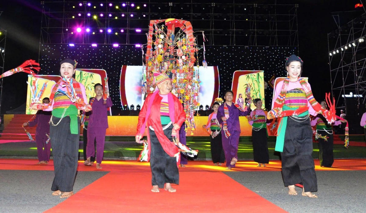 Bà Tắng tham gia diễn xướng&nbsp;dân gian văn hoá các dân tộc tại Quảng Ngãi năm 2024. Ảnh: Kim Ngân
