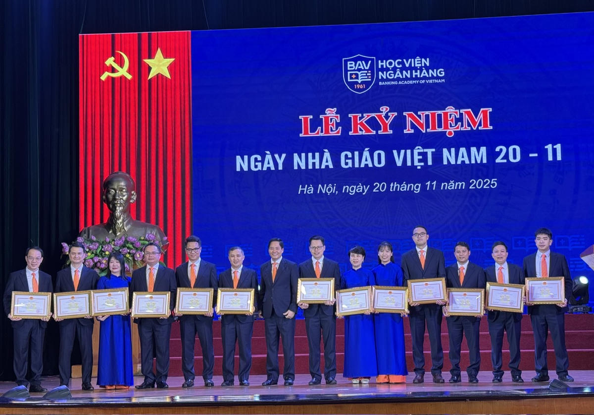 Các tập thể, cá nhân nhận Bằng khen của Thống đốc Ngân hàng Nhà nước Việt Nam.&nbsp;