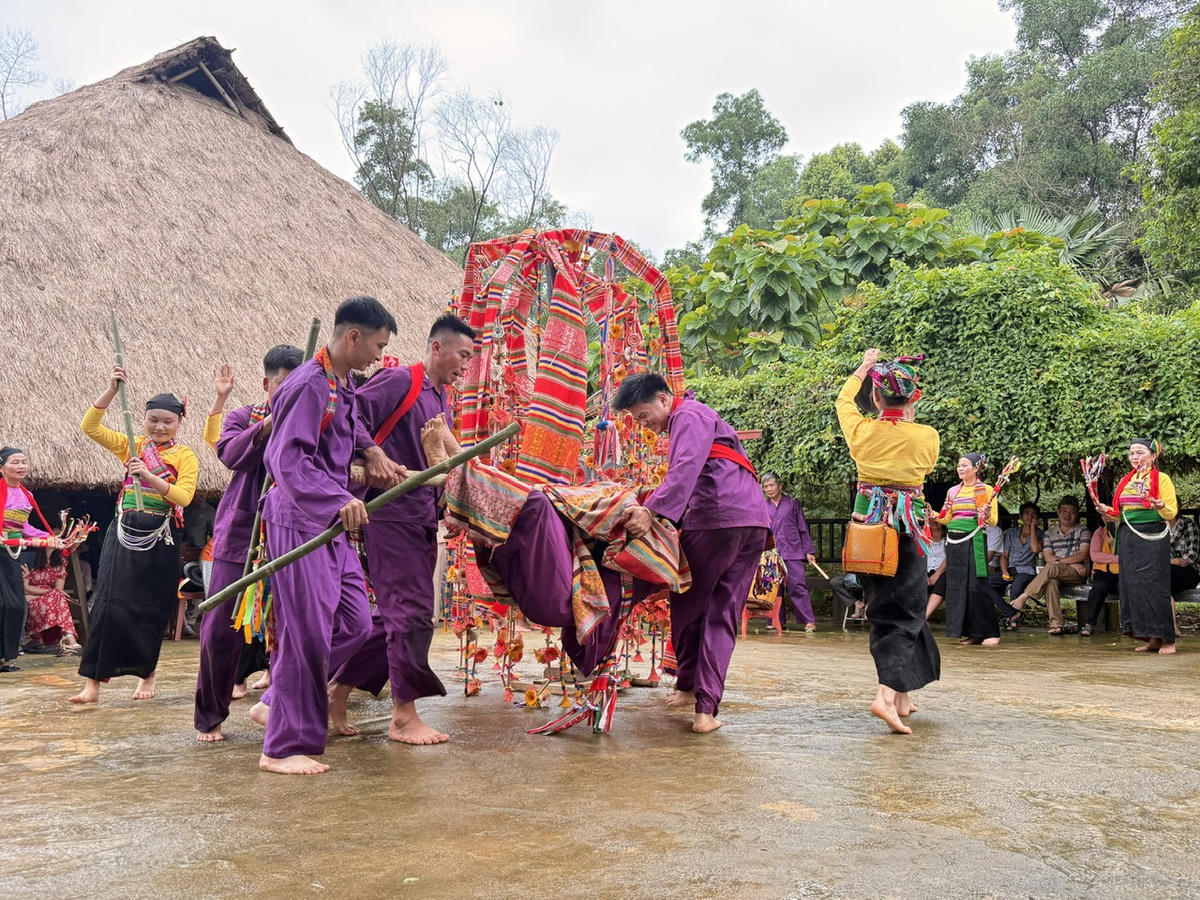 Nghệ nhân Phạm Thị Tắng là người có công lớn phục dựng lễ hội Pồn Pôông. Ảnh: Phạm Hương