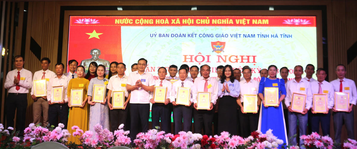 Hội nghị biểu dương gương người tốt, việc tốt trong phong trào “Toàn dân đoàn kết xây dựng NTM, đô thị văn minh, sống tốt đời, đẹp đạo”.