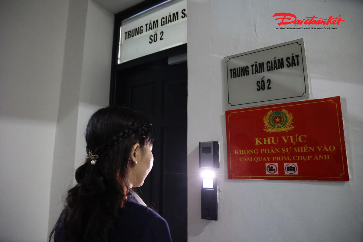 Theo đó, Trung tâm giám sát số 2 của công ty đấu giá ở số 103 Nguyễn Tuân (TP Hà Nội) là nơi đấu giá viên điều hành các cuộc đấu giá biển số ô tô và xe máy thời gian qua.