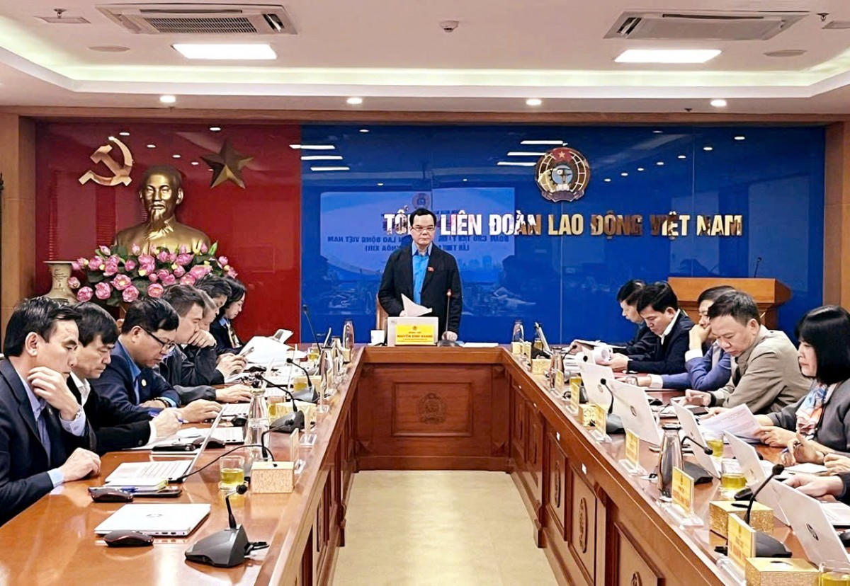 Ông Nguyễn Đình Khang, Chủ tịch Tổng LĐLĐ Việt Nam phát biểu tại hội nghị. 