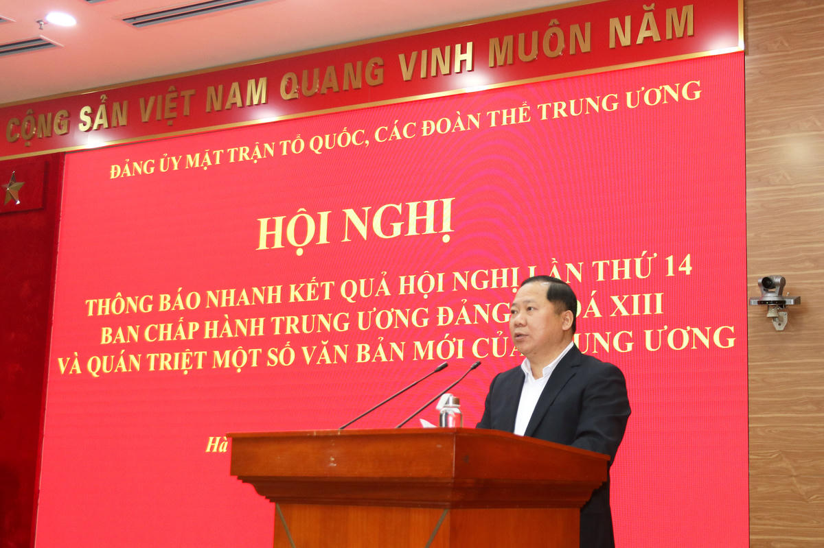 Đồng chí Nguyễn Phi Long, Ủy viên dự khuyết Trung ương Đảng, Phó Bí thư Đảng ủy MTTQ, các đoàn thể Trung ương phát biểu tại Hội nghị. Ảnh: Tiến Đạt.