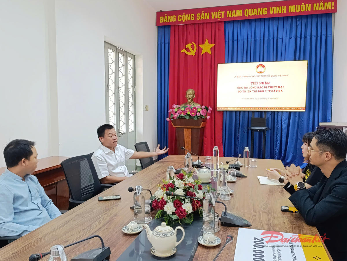 Ông Nguyễn Hải Nam – Phó Chánh Văn phòng Uỷ ban Trung ương MTTQ Việt Nam tại TP Hồ Chí Minh tiếp đại diện Binance Chariry. Ảnh: Hồng Phúc.