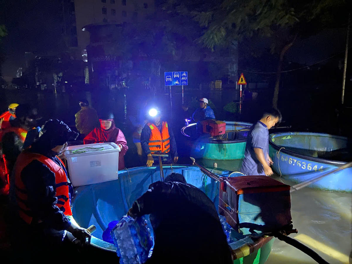 Công an tỉnh Đắk Lắk đã huy động tối đa lực lượng, phương tiện, phối hợp cùng các đơn vị liên quan mở hàng chục mũi cứu nạn – cứu hộ. Ảnh: SĐ.