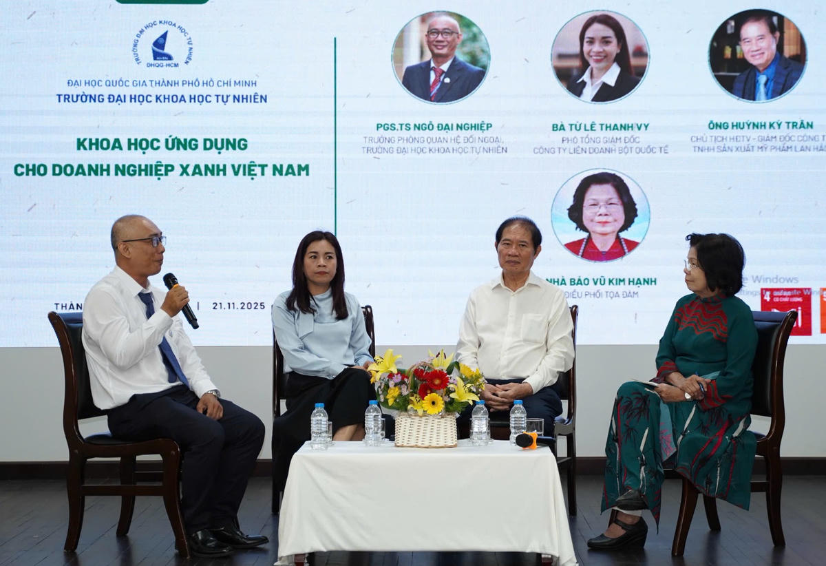 Đại diện Trường Đại học Khoa học Tự nhiên và doanh nghiệp chia sẻ về những vướng mắc trong liên kết phát triển xanh. Ảnh: T.Q
