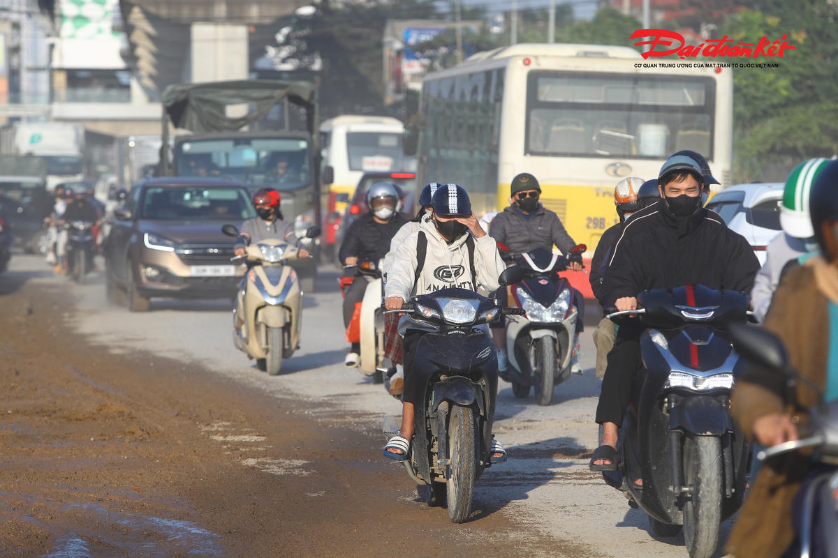 Đồng thời, UBND TP Hà Nội cũng yêu cầu phải thực hiện đầy đủ các biện pháp trong từng công đoạn, như: thu gom, đóng bao, vận chuyển, xử lý, tái chế; hạn chế bụi, tiếng ồn, rung chấn và các tác nhân gây ô nhiễm không gây ảnh hưởng xấu đến môi trường và đời sống dân cư xung quanh.