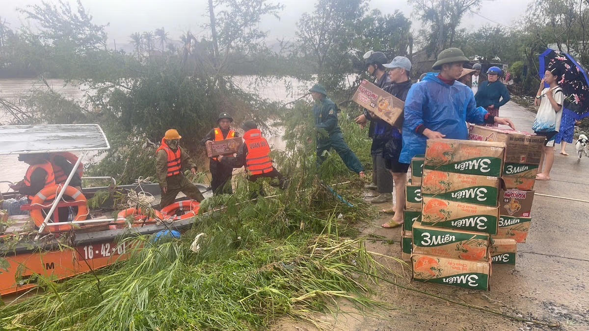 Hỗ trợ khẩn cấp 700 tỷ đồng cho 4 tỉnh khắc phục thiệt hại mưa lũ