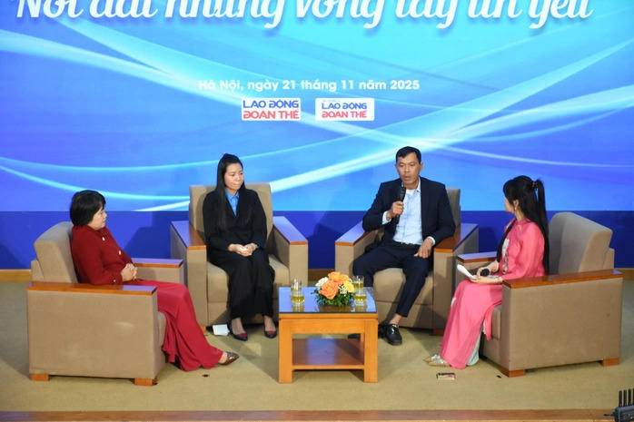 Toạ đàm “Nối dài những vòng tay tin yêu” tại lễ trao giải. Ảnh: Hải Anh