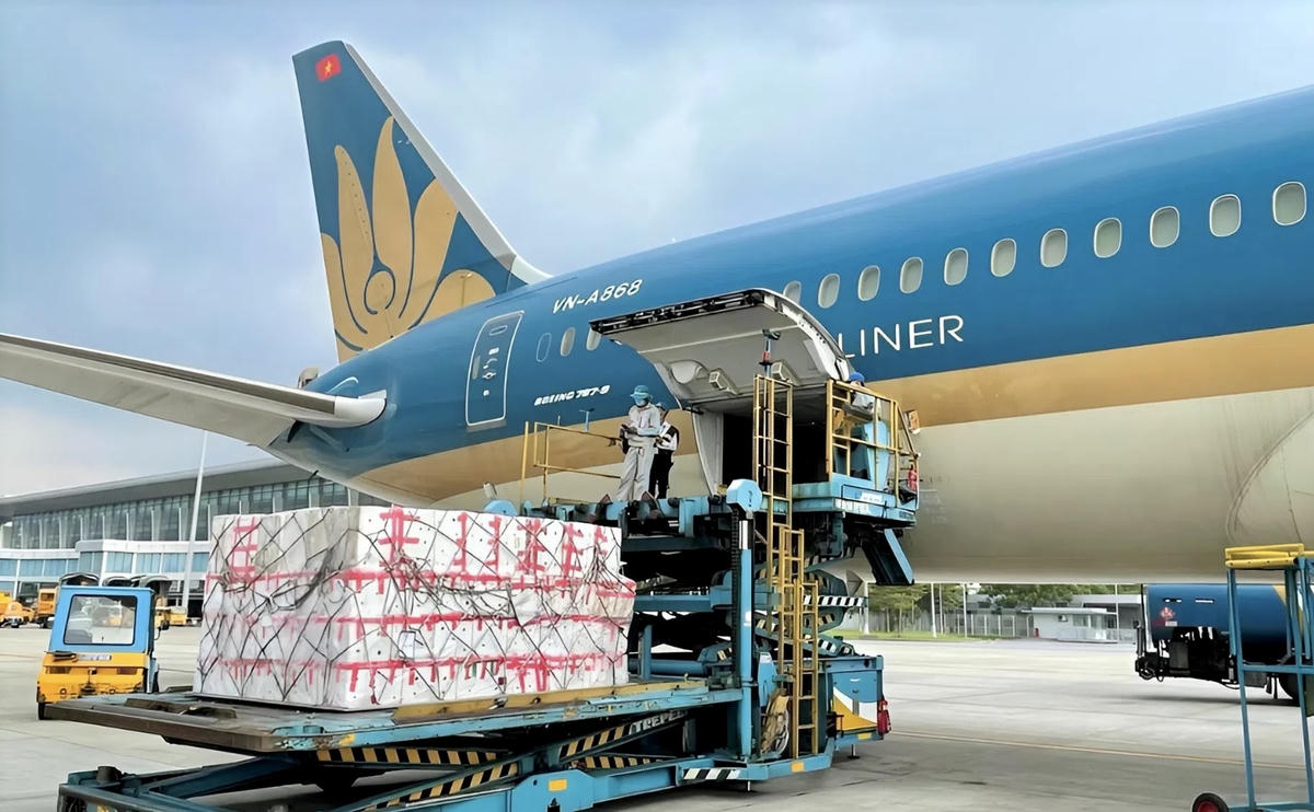 Không chỉ đảm bảo khai thác an toàn, Vietnam Airlines luôn tiên phong đồng hành thực hiện trách nhiệm xã hội trong mọi thời điểm.