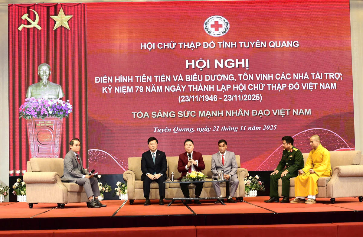 Các đại biểu tham gia tọa đàm chủ đề nhân đạo tại Hội nghị. Ảnh: T.Đ