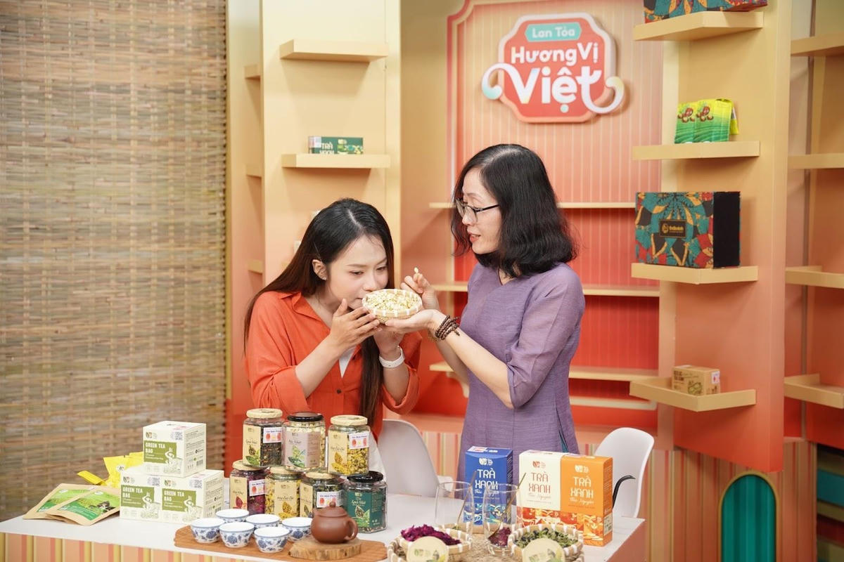 Shopee hỗ trợ doanh nghiệp Thái Nguyên xúc tiến tiêu thụ đặc sản qua livestream