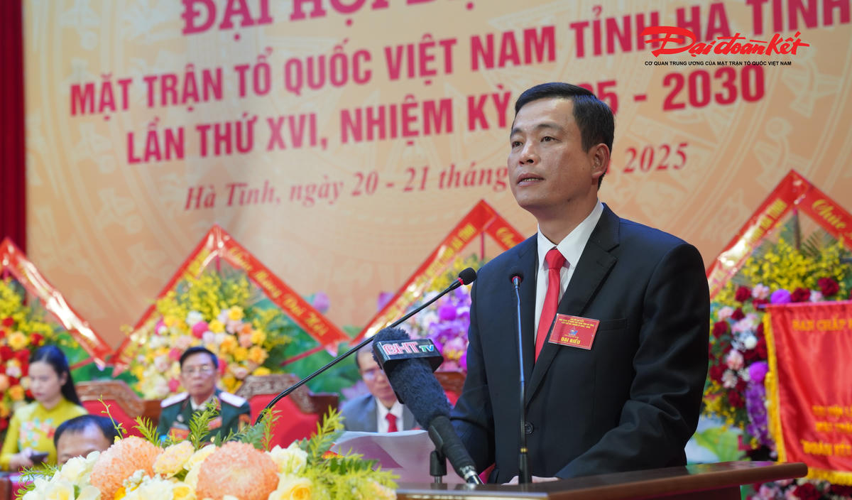Chủ tịch Ủy ban MTTQ Việt Nam tỉnh Hà Tĩnh phát biểu bế mạc đại hội. Ảnh: Hạnh Nguyên.