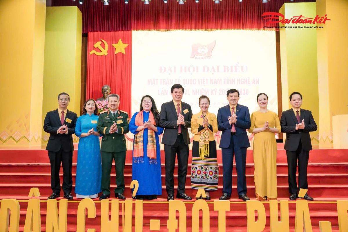 Chủ tịch và các Phó Chủ tịch Uỷ ban MTTQ tỉnh Nghệ An, khoá XVI nhiệm kỳ 2025-2030. Ảnh: ĐB