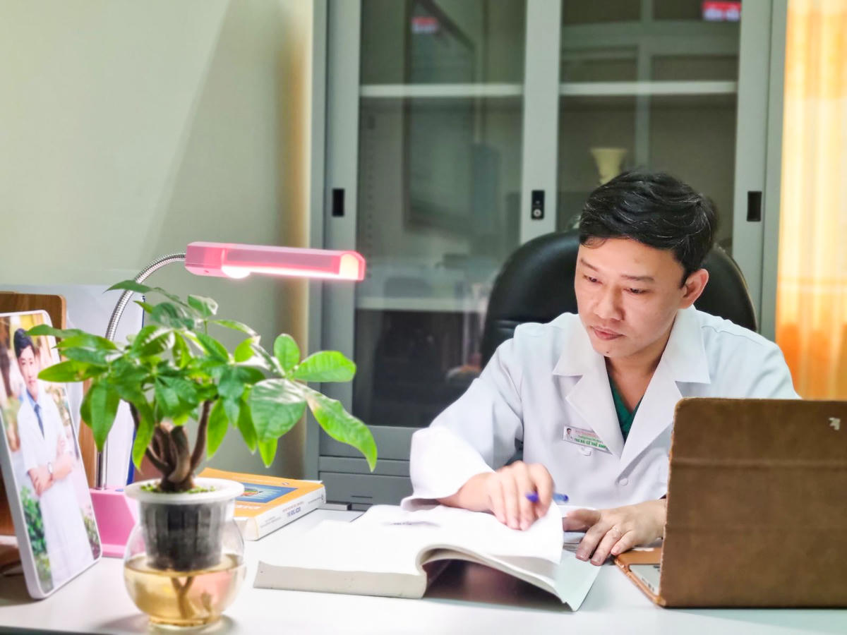 Sau khi tốt nghiệp Đại học Y Hà Nội năm 2004, bác sĩ Thế Anh về công tác tại BVĐK tỉnh Thanh Hoá. Ảnh: BVĐK Thanh Hoa