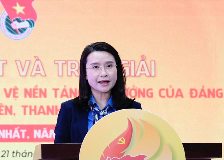 Bà Nguyễn Phạm Duy Trang phát biểu ý kiến tại buổi lễ.