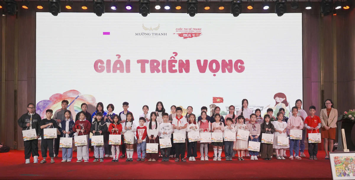 Các thí sinh đạt giải triển vọng cuộc thi vẽ tranh " Du lịch cùng Mường Thanh - Việt Nam trong mắt em" mùa 4