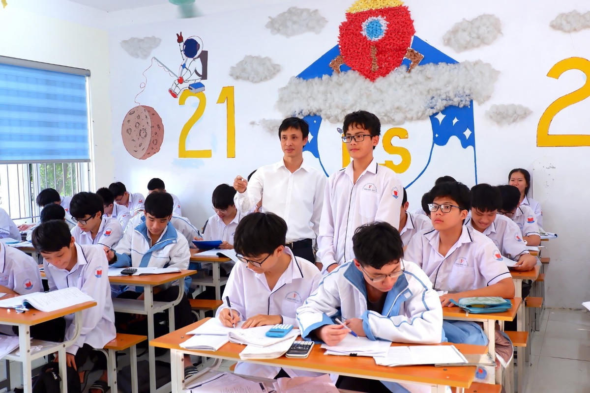 Sự thay đổi tích cực ở học trò là niềm hạnh phúc của thầy Tư. Ảnh: Đình Minh