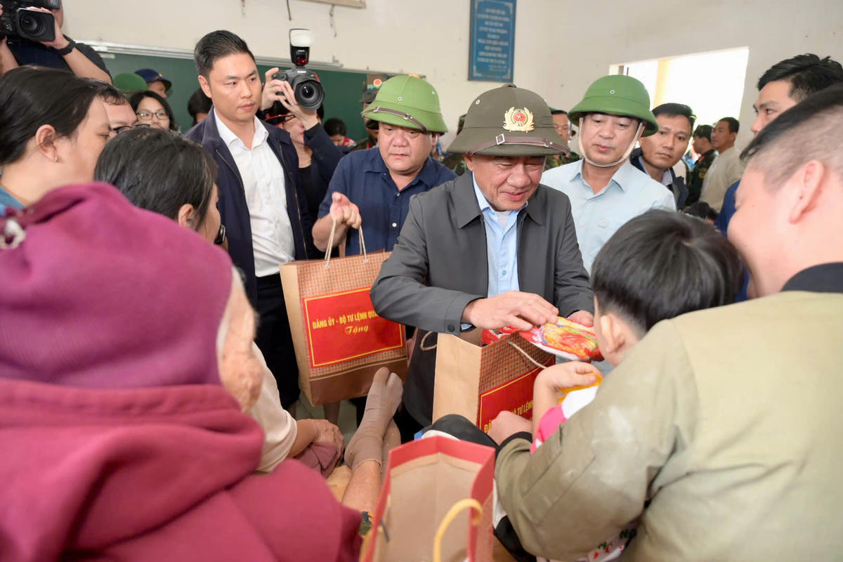 TP Hồ Chí Minh sẽ đồng hành cùng Khánh Hòa suốt quá trình khắc phục hậu quả mưa lũ
