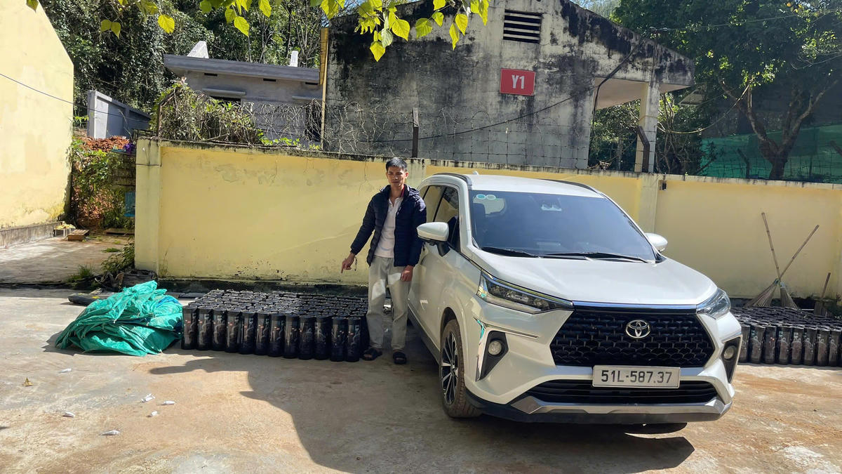 Đối tượng Nguyễn Văn Thành cùng tang vật. Ảnh: BPQN.