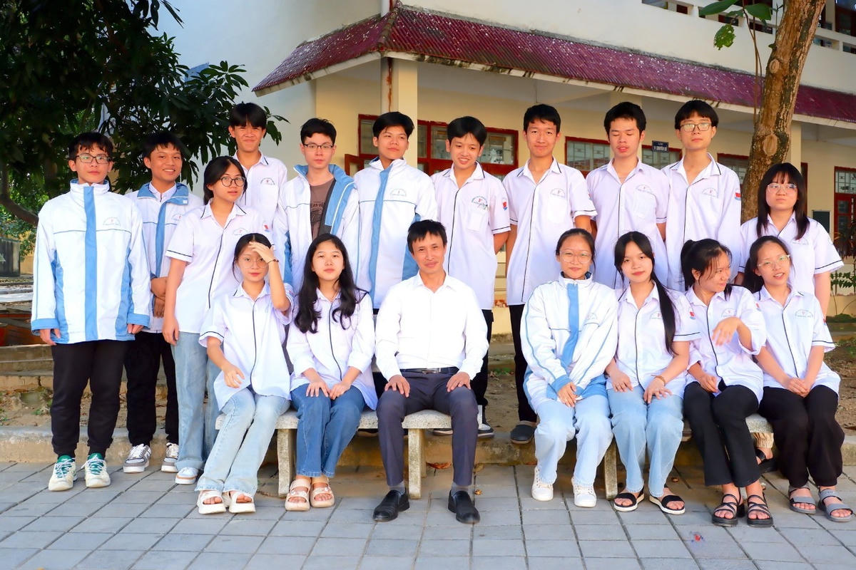 'Hãy tin vào giá trị của sự tử tế và sự cho đi', đó là điều thầy Tư muốn nhắn nhủ đến các bạn học sinh và cộng đồng xã hội. Ảnh: Đình Minh